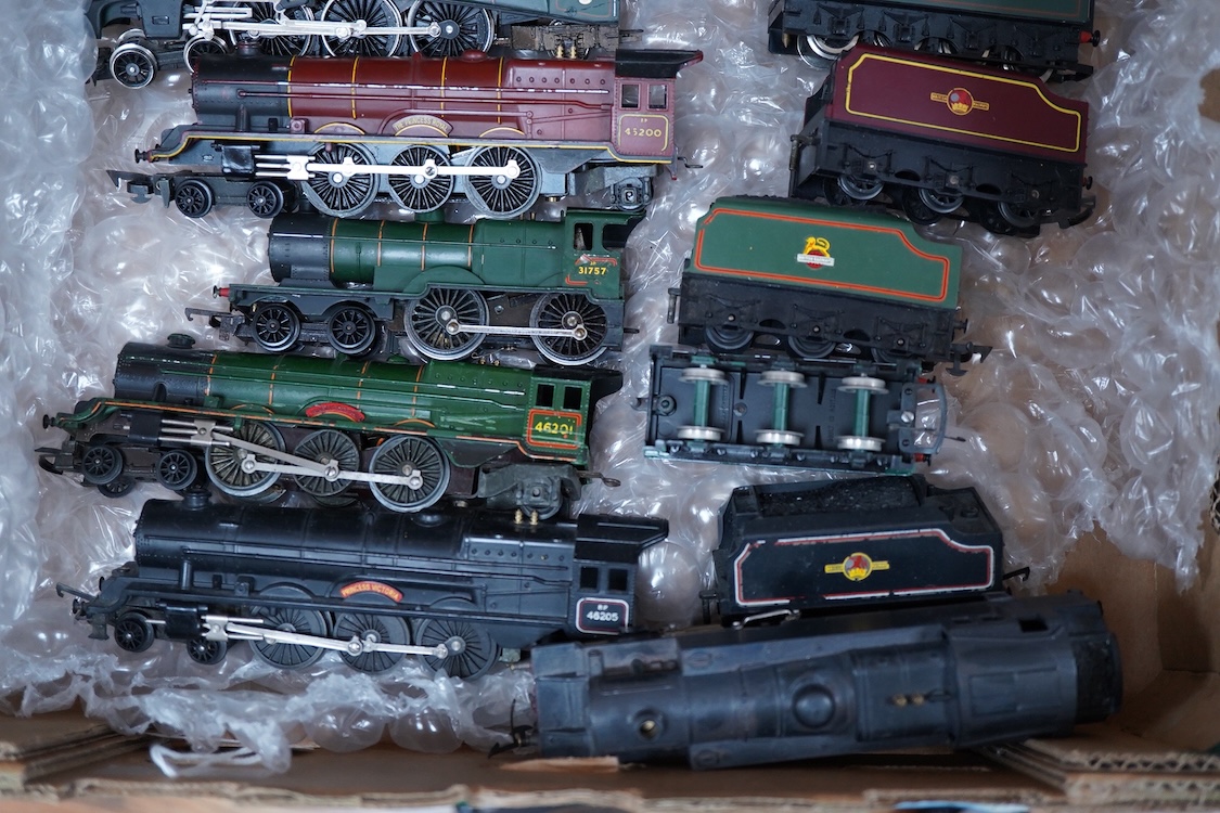 A quantity of 00 gauge model railway by Hornby, Tri-ang, etc. including nineteen locomotives in BR, GWR, LMS, etc. liveries, together with a boxed electrically operated turntable (R070), a terraced house (R8621) and a ga